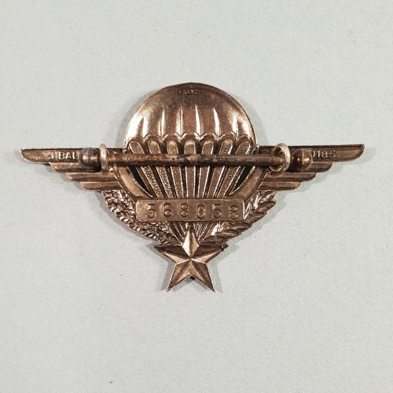 INSIGNE MILITAIRE BREVET PARACHUTISTE NUMEROTE 568058 ANNEE 1992 FABRICATION J. BALME G1185